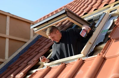 Pose de fenêtres de toit Velux à Reynès